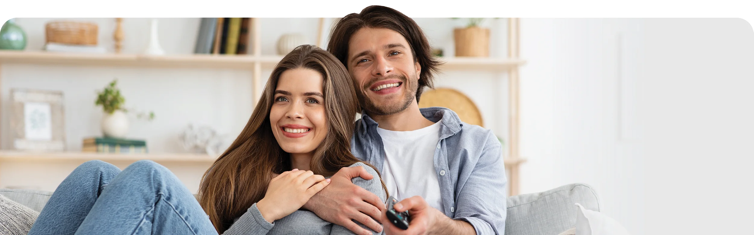 Televízió illusztrációs kép: tévéző pár
