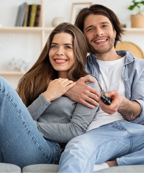 Televízió illusztrációs kép: tévéző pár